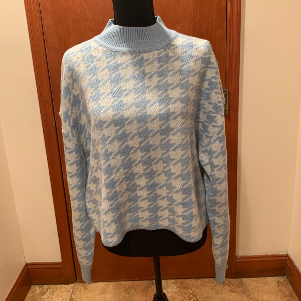 Ladies sweater, size L